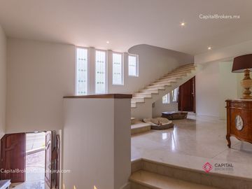 Casa de Lujo con Alberca en el Palomar en Venta Zona sur