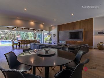 Casa de Lujo con Alberca en el Palomar en Venta Zona sur