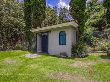 Casa de Lujo con Alberca en el Palomar en Venta Zona sur