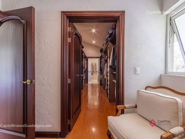 Casa de Lujo con Alberca en el Palomar en Venta Zona sur