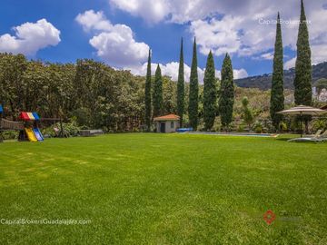 Casa de Lujo con Alberca en el Palomar en Venta Zona sur