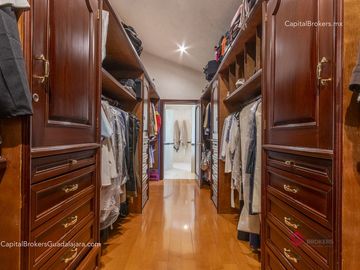 Casa de Lujo con Alberca en el Palomar en Venta Zona sur