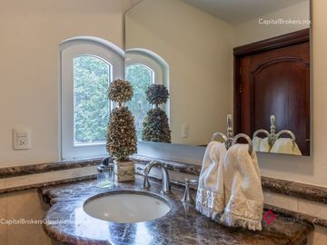 Casa de Lujo con Alberca en el Palomar en Venta Zona sur