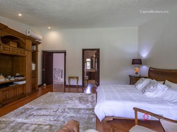 Casa de Lujo con Alberca en el Palomar en Venta Zona sur