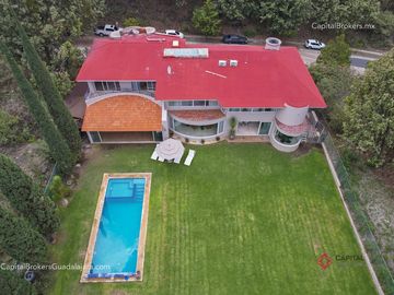 Casa de Lujo con Alberca en el Palomar en Venta Zona sur
