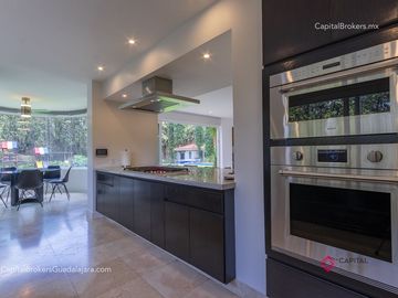 Casa de Lujo con Alberca en el Palomar en Venta Zona sur