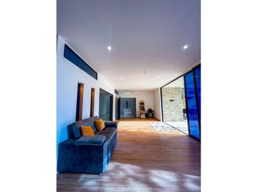 Casa campestre en venta en Apiay con terminados de lujo, Villavicencio