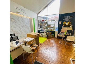 Iñaquito, Casa en Venta, con 2 Oficinas,  764m2