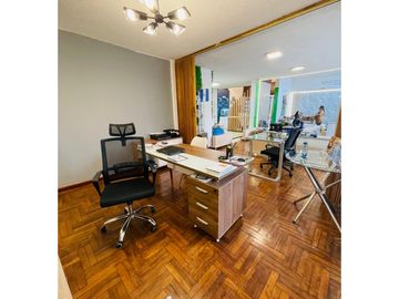 Iñaquito, Casa en Venta, con 2 Oficinas,  764m2