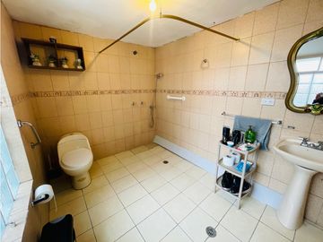 Iñaquito, Casa en Venta, con 2 Oficinas,  764m2