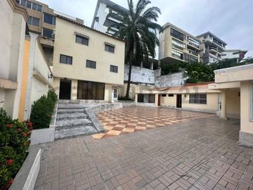 Terrenos de oportunidad ideal para proyecto comercial o habitacional en Urdesa