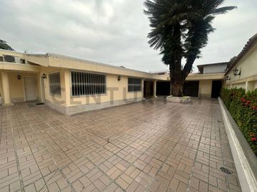 Terrenos de oportunidad ideal para proyecto comercial o habitacional en Urdesa