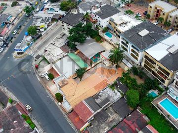 Terrenos de oportunidad ideal para proyecto comercial o habitacional en Urdesa