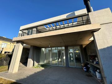Casa en venta de 3 dormitorios c/ cochera en Moreno