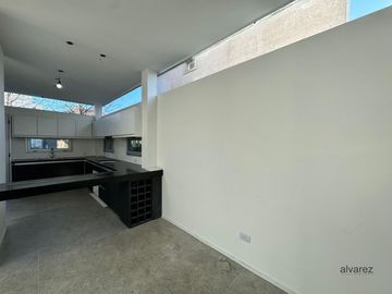 Casa en venta de 3 dormitorios c/ cochera en Moreno