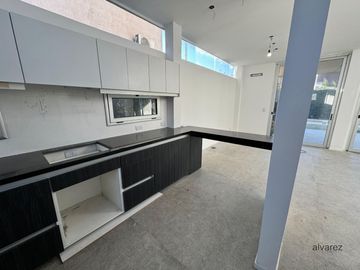 Casa en venta de 3 dormitorios c/ cochera en Moreno