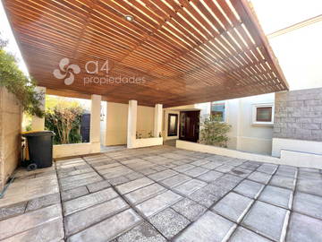 Fabulosa Casa En Condominio, Sector Los Trapenses