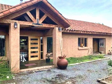 Casa en Parcela, a pasos coleo Francisco de Asís, Chicureo