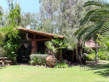 Hermosa Propiedad en exclusivo sector del Llano de Pirque