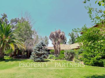 Hermosa Propiedad en exclusivo sector del Llano de Pirque