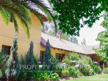Hermosa Propiedad en exclusivo sector del Llano de Pirque