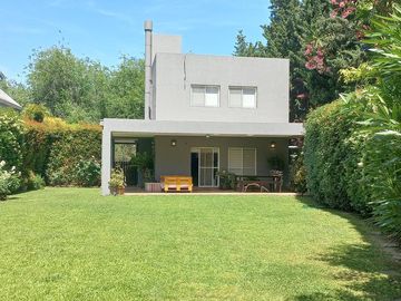 Casa en  Santa Maria de los Olivos