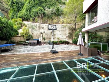 Casa en condominio en venta en Bosques de las Lomas