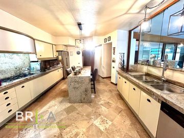 Casa en condominio en venta en Bosques de las Lomas