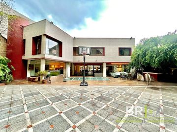 Casa en condominio en venta en Bosques de las Lomas