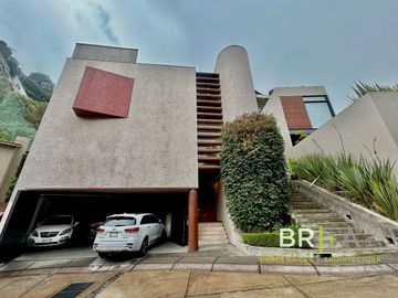 Casa en condominio en venta en Bosques de las Lomas