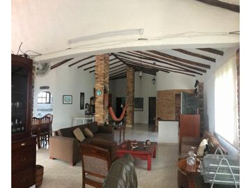 VENDO CASA FINCA CON PISCINA LOTE 2000M2 - LA MESA ZONA EL HATO