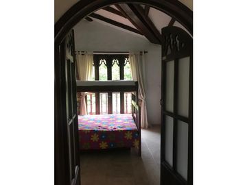 VENDO CASA FINCA CON PISCINA LOTE 2000M2 - LA MESA ZONA EL HATO
