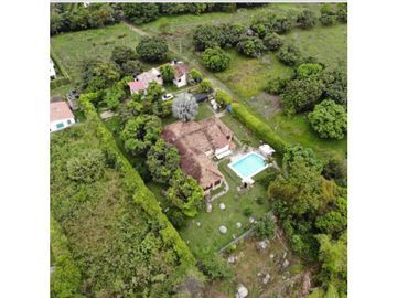 VENDO CASA FINCA CON PISCINA LOTE 2000M2 - LA MESA ZONA EL HATO