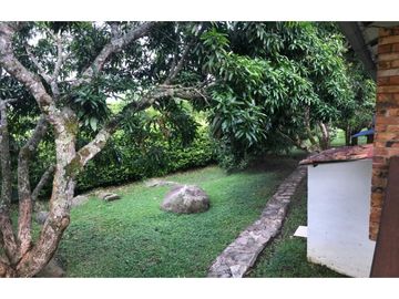 VENDO CASA FINCA CON PISCINA LOTE 2000M2 - LA MESA ZONA EL HATO
