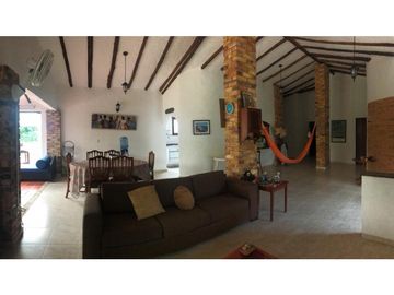 VENDO CASA FINCA CON PISCINA LOTE 2000M2 - LA MESA ZONA EL HATO