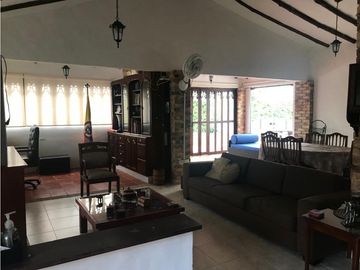VENDO CASA FINCA CON PISCINA LOTE 2000M2 - LA MESA ZONA EL HATO
