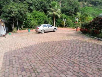 VENDO CASA FINCA CON PISCINA LOTE 5.500M2 - ANAPOIMA LAS MERCEDES