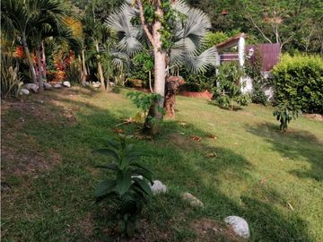 VENDO CASA FINCA CON PISCINA LOTE 5.500M2 - ANAPOIMA LAS MERCEDES