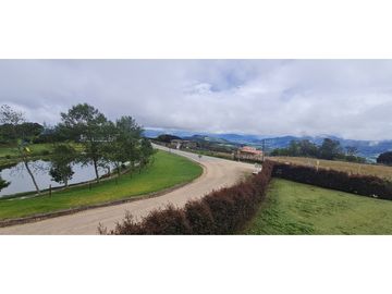 VENDO CASA EXCLUSIVA LOTE 1.570M2 - YERBABONITA SOPO