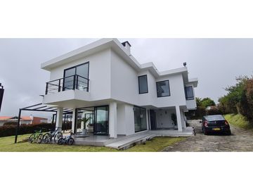VENDO CASA EXCLUSIVA LOTE 1.570M2 - YERBABONITA SOPO