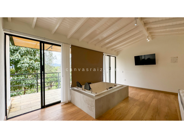 Venta de Finca con Acceso al Embalse Guatapé