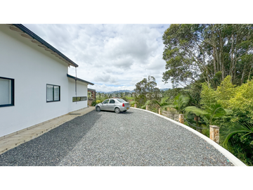 Venta de Finca con Acceso al Embalse Guatapé