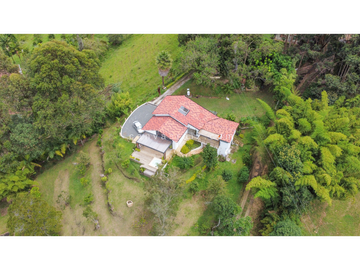 Venta de Finca con Acceso al Embalse Guatapé