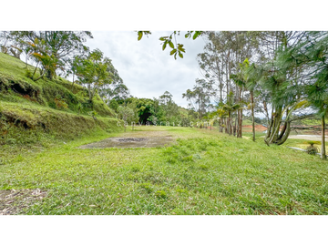 Venta de Finca con Acceso al Embalse Guatapé