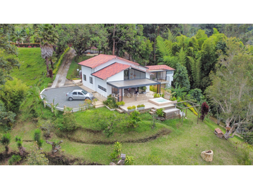 Venta de Finca con Acceso al Embalse Guatapé