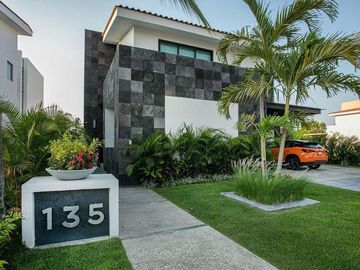 Casa Acacia