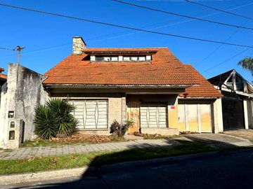 Chalet en venta en Bernal Centro