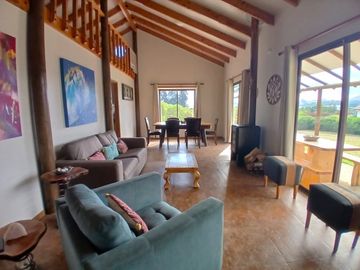 Hermosa casa en Maitencillo con amplio terreno