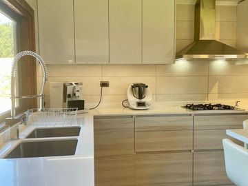 Parcela con moderna casa Los Riscos Pucón