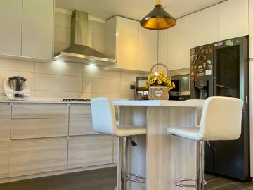 Parcela con moderna casa Los Riscos Pucón
